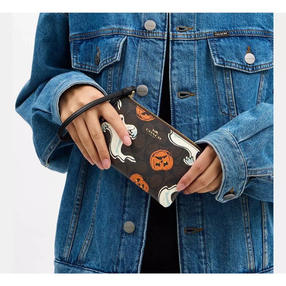Coach Corner Zip Wristlet In Signature Canvas With Halloween Print Walnut Ghost - Picture 5 of 16